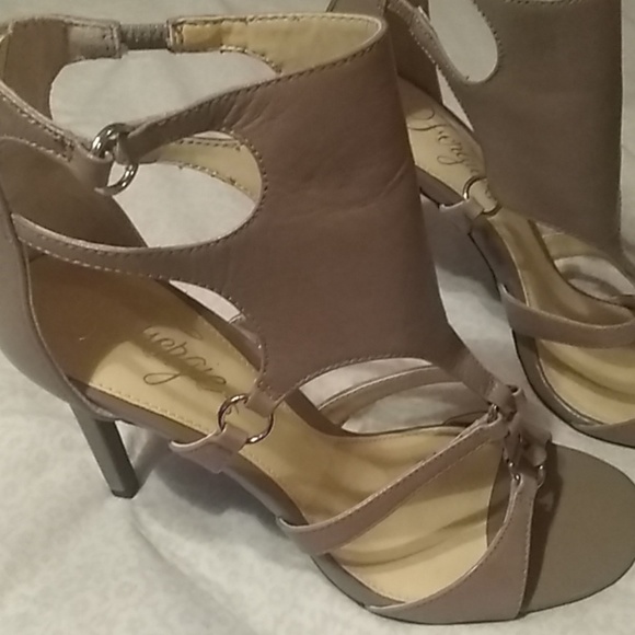 Heels - Picture 3 of 6